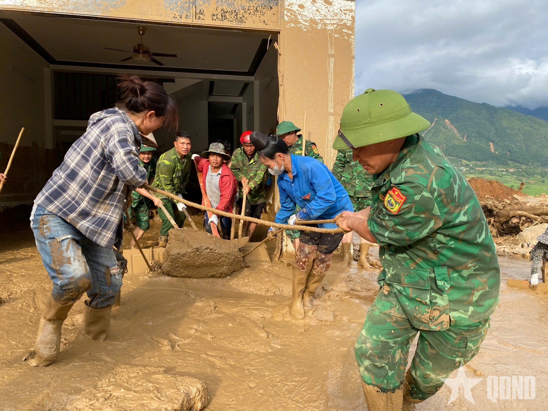 Bộ đội Biên phòng tỉnh Lai Châu: Nỗ lực tìm kiếm người mất tích, giúp nhân dân sớm ổn định cuộc sống